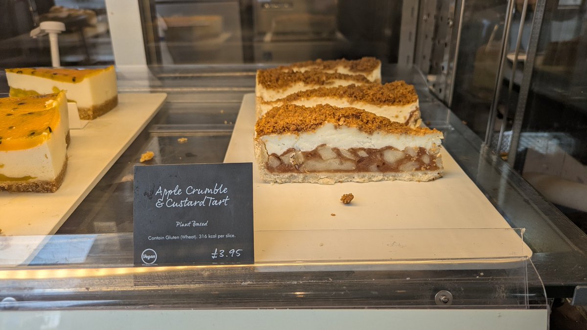 VeganOlive1's tweet image. Been awhile since I went to #CaffeNero lots of sweet treats including a new apple custard tart 😋👌 #Vegan 🍰🎂🧁🍪🥐