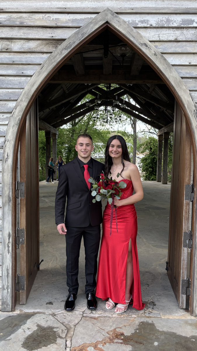ElifBenzer2's tweet photo. Senior prom. 🏀 https://t.co/LFHt52RAER