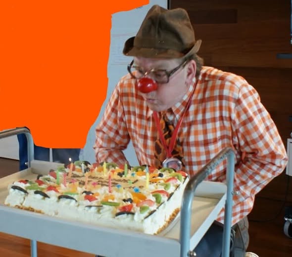 ClownPowie's tweet photo. 'Frank' in de clownwereld bestaat al. 'Powie' komt 2 jaar later. In een van de opleidingen word 'je clown #geboren'. Resultaat: de juf staat plots voor mij ... uit het niets en ik stel mij voor .... Powie! 12-4-2007/ 12-4-2026! ❤️
#clownpowie #jarig #kinderen #vrijwilligerswerk https://t.co/y8O5Y8kOlE