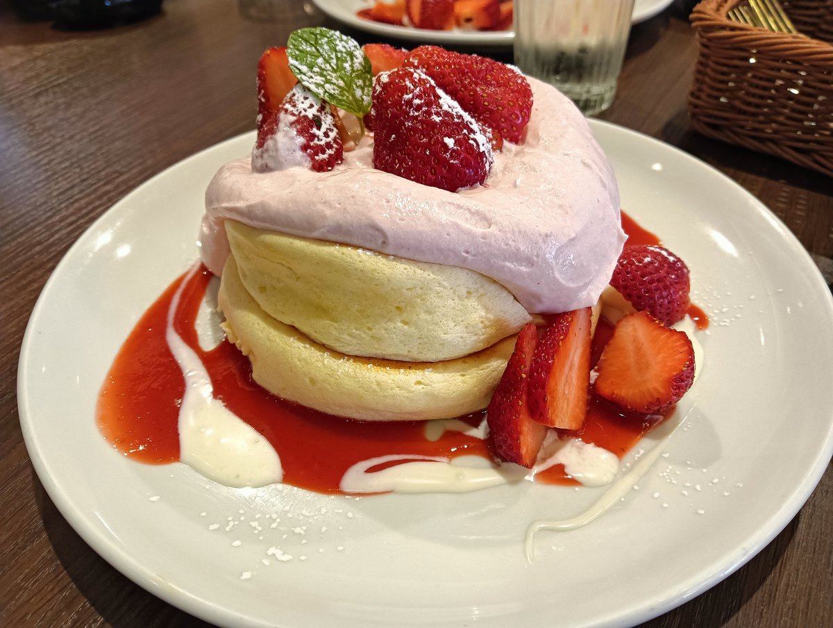 chabin14's tweet photo. インフルエンザでいちごパフェ食べに行けなかった代わりに高倉町珈琲のリコッタパンケーキです https://t.co/P328D4fQMJ