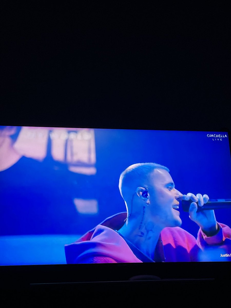 no justin bieber buscando sus canciones en youtube como si fuera karaoke en coachella JAJAJA lo amo #BIEBERCHELLA