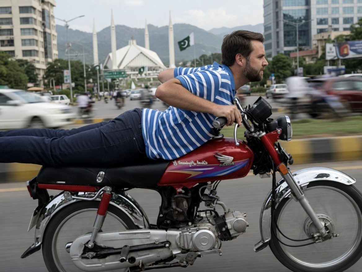 میمون مست tweet media