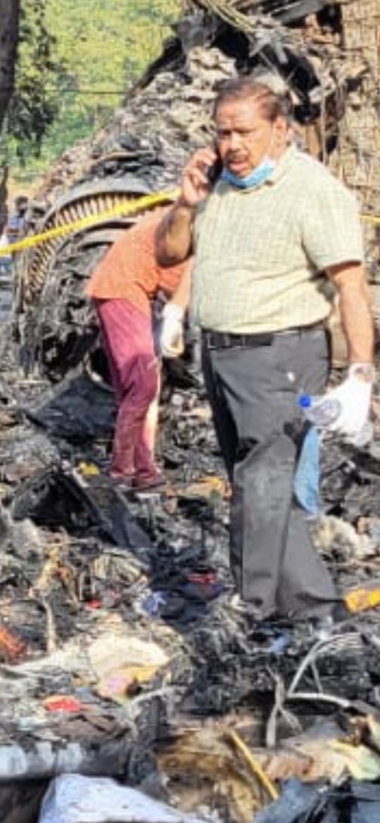 अहमदाबाद महानगरपालिका चुनाव

अहमदाबाद के शाहीबाग वार्ड से भाजपा ने कर्मठ कार्यकर्ता राजेश पटेल को उम्मीदवार बनाया , 

जिन्होंने विमान दुर्घटना के समय मलबे से 90 तोला सोना खोजकर पूरी ईमानदारी के साथ सरकार को सौंपा था।  <a href="/BJP4Gujarat/">BJP Gujarat</a> #AIRINDIA #PLANCECRASH