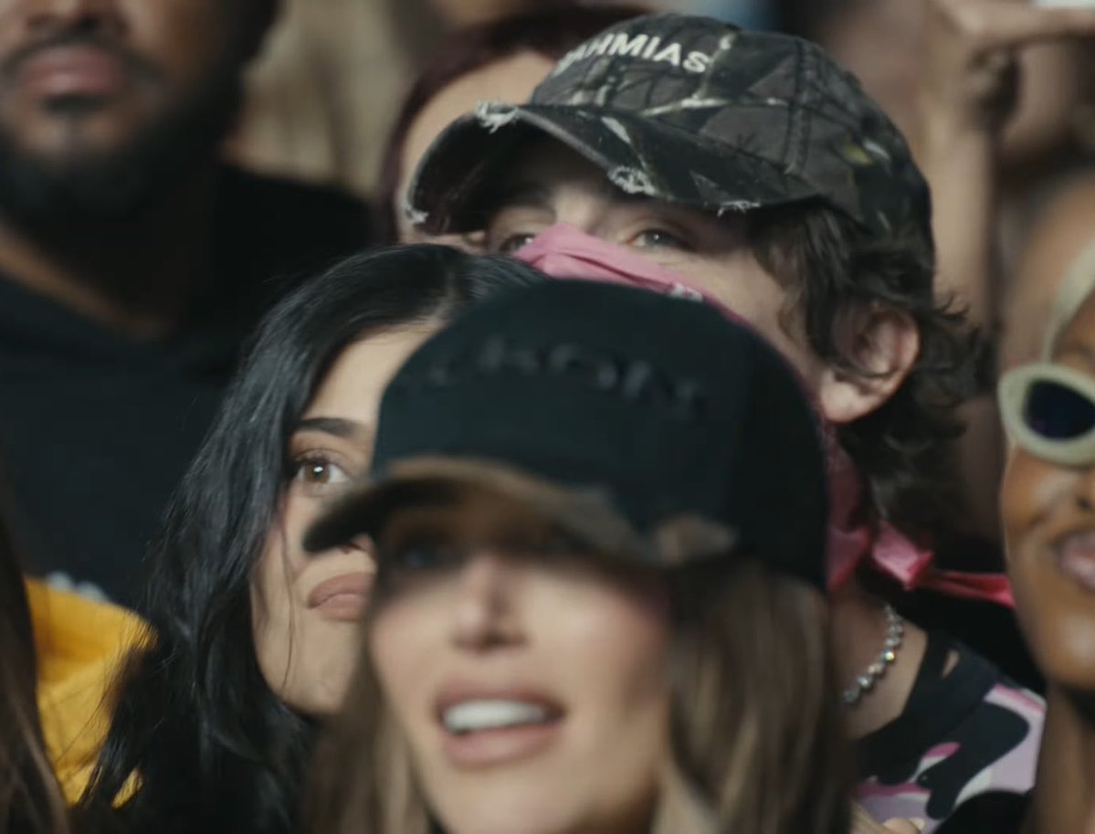 iconinwestcoast's tweet image. timothee chalamet vibing to never say never was not in my 2026 bingo card #bieberchella