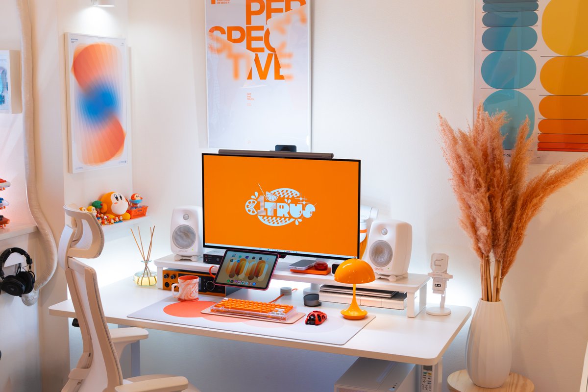 c1trus_0208's tweet image. Orange Vibes🍊

#desksetup