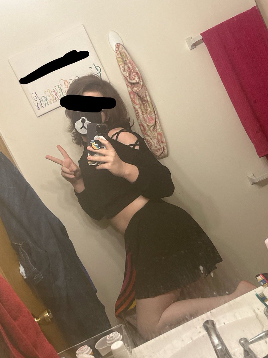 ShySkyeTwitch's tweet photo. Rate my fit y'all X3
First time posting my real body and not my Vtuber persona but I feel confident enough
No face reveal tho, you have to get me to 50k on twitch for that; 3 https://t.co/8WA0bfWvNT