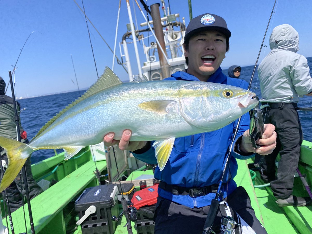 Esorafishing's tweet image. やっぱブレードジギングすげーや！！！！
79cmのほぼブリGET🙌✨

フォールショット 60g フルシルバー／メタルショットTGボートサワラ スペアフック SILVER

#SHIMANO