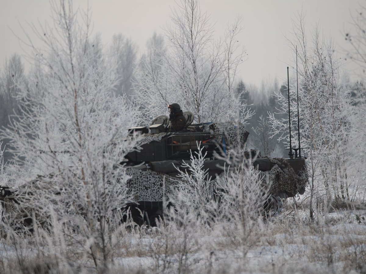EjercitoTierra's tweet image. ☀️ #BuenosDías, este domingo en nuestro #BLOG... "INSTRUCCIÓN BAJO EL FRÍO BÁLTICO"  
🔹 En el campo de maniobras de #Adazi #Letonia 🇱🇻, bajo condiciones extremas, ❄️ con temperaturas de hasta -30ºC, los militares del #EjércitodeTierra, continúan su preparación dentro de la
