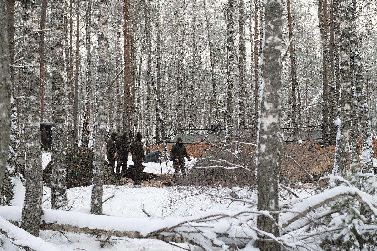 EjercitoTierra's tweet image. ☀️ #BuenosDías, este domingo en nuestro #BLOG... "INSTRUCCIÓN BAJO EL FRÍO BÁLTICO"  
🔹 En el campo de maniobras de #Adazi #Letonia 🇱🇻, bajo condiciones extremas, ❄️ con temperaturas de hasta -30ºC, los militares del #EjércitodeTierra, continúan su preparación dentro de la