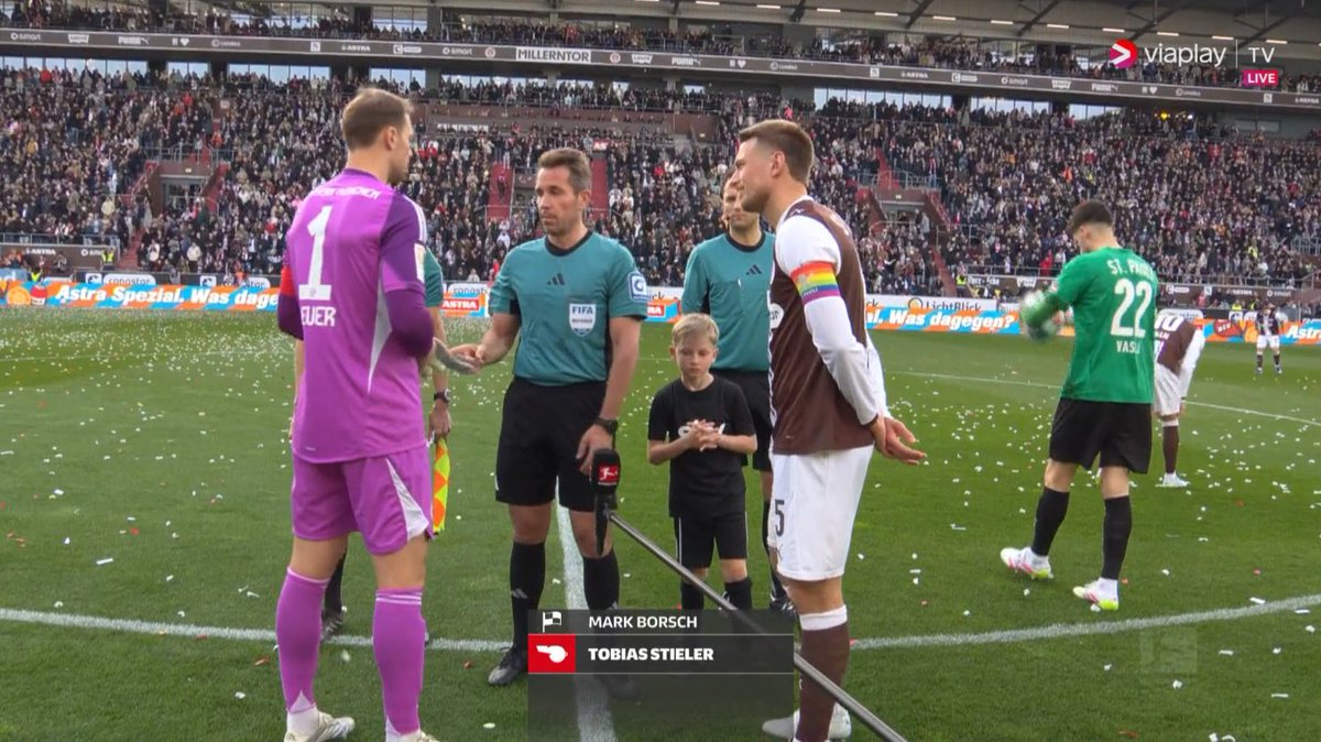 foet247europa's tweet photo. Manuel Neuer entered the Bundesliga's top 10 list of oldest ever players after starting in Bayern's victory against St. Pauli, aged 40 years and 15 days. #FCSPFCB https://t.co/Mr6EnpxdLP