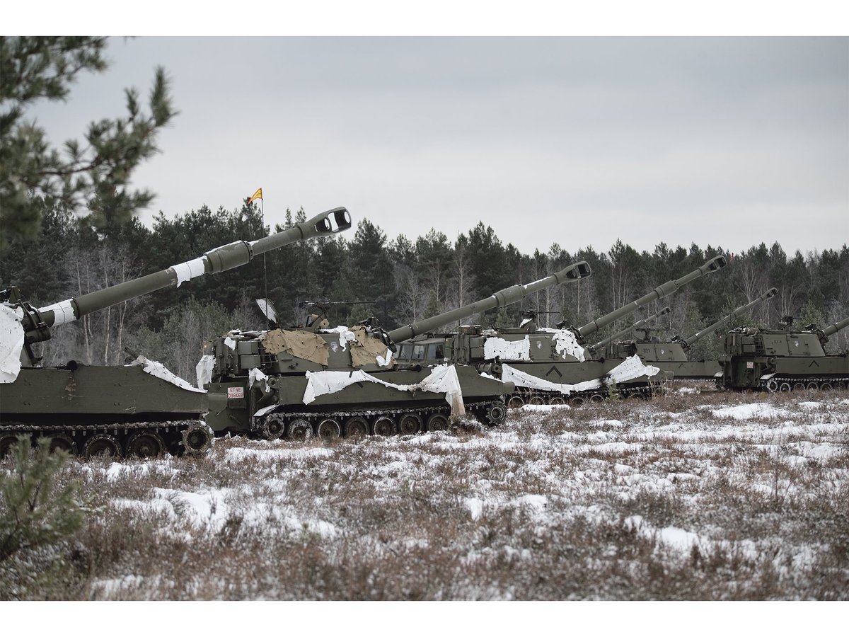 EjercitoTierra's tweet image. ☀️ #BuenosDías, este domingo en nuestro #BLOG... "INSTRUCCIÓN BAJO EL FRÍO BÁLTICO"  
🔹 En el campo de maniobras de #Adazi #Letonia 🇱🇻, bajo condiciones extremas, ❄️ con temperaturas de hasta -30ºC, los militares del #EjércitodeTierra, continúan su preparación dentro de la