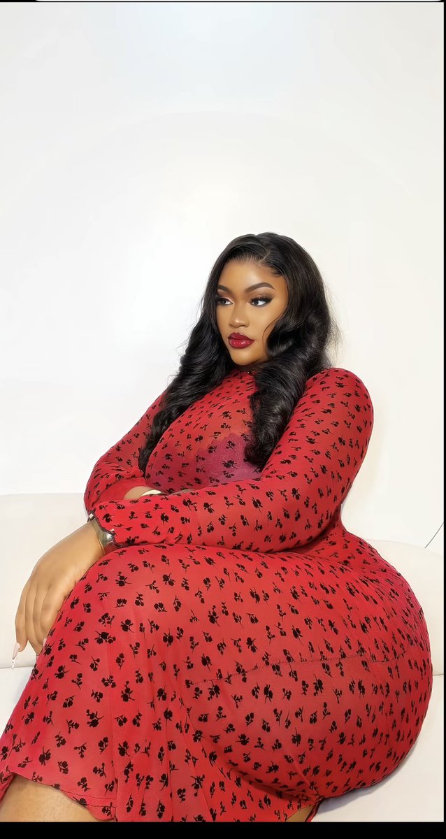 Nimisioluwa's tweet image. Lady shares her 2020 to 2026 transformation glow up 🥰🥰

2020                                                        2026