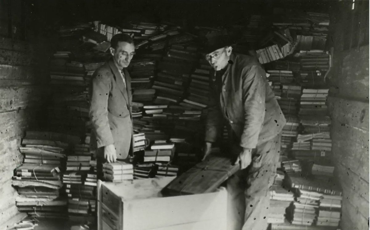ActuaLitte's tweet image. 15 000 livres spoliés recensés :
la base Spolivres ouvre un chantier de restitution.
👉 actualitte.com/article/130516…

#Livre #Bibliotheques #Memoire