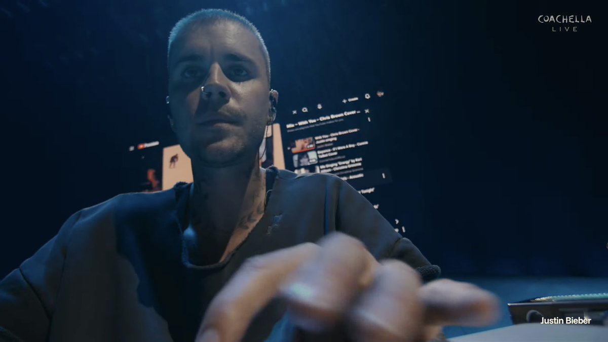 ㅜㅜ 자기 어릴 때 영상 틀고 같이 듀엣하겠다는 생각을 어떻게 한거지   이사람이 과거를 똑바로 마주하는걸 넘어서 같이하규있다는게 레알감동추임..