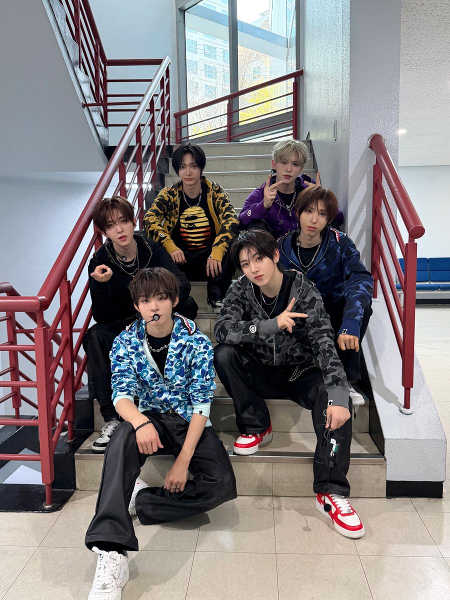 kickflip_jype's tweet photo. 📸ᴋɪᴄᴋᴋɪᴄᴋᴅᴀʏ

260412
SBS 인기가요

#KickFlip #킥플립
#My_First_Kick #눈에거슬리고싶어 https://t.co/XZaiPcpxTg