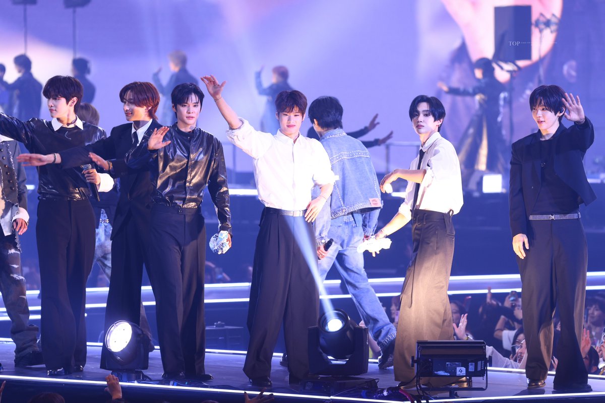 TOP_RIIZE's tweet photo. 260411 The performance - DAY2

우리 왕자님들 너무 잘생겼어♡♡♡

#RIIZE #라이즈 https://t.co/owwpKzCnfe