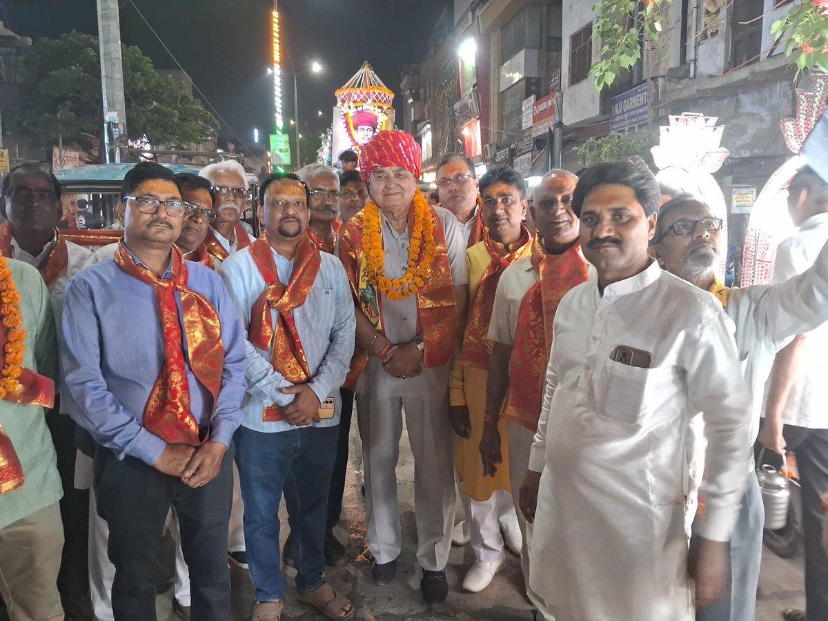 KunwarMathura's tweet photo. कल ज्योतिराव फुले जी की जयंती के अवसर पर #सैनी_समाज द्वारा #मथुरा शहर में निकाली गई भव्य शोभा यात्रा में शामिल होने का सौभाग्य प्राप्त हुआ।
समाज के महान विचारों और उनके योगदान को नमन। 🌼
#KunwarMathura #JyotibaPhule https://t.co/tDDsVqF1yd