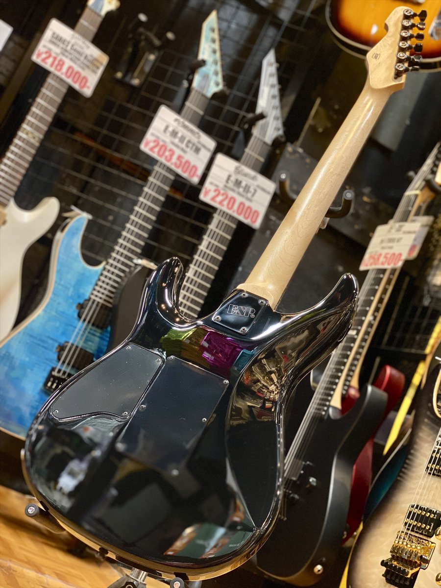 esptechhouse's tweet image. E-Ⅱ SN-2

STタイプを元に、音響特性に影響の大きいボディ下腹部を残しつつダウンサイズしたシェイプが特徴的なモデルです👀

#テクハスタッフたがわ
#御茶ノ水 #ESP #ギター #エレキギター