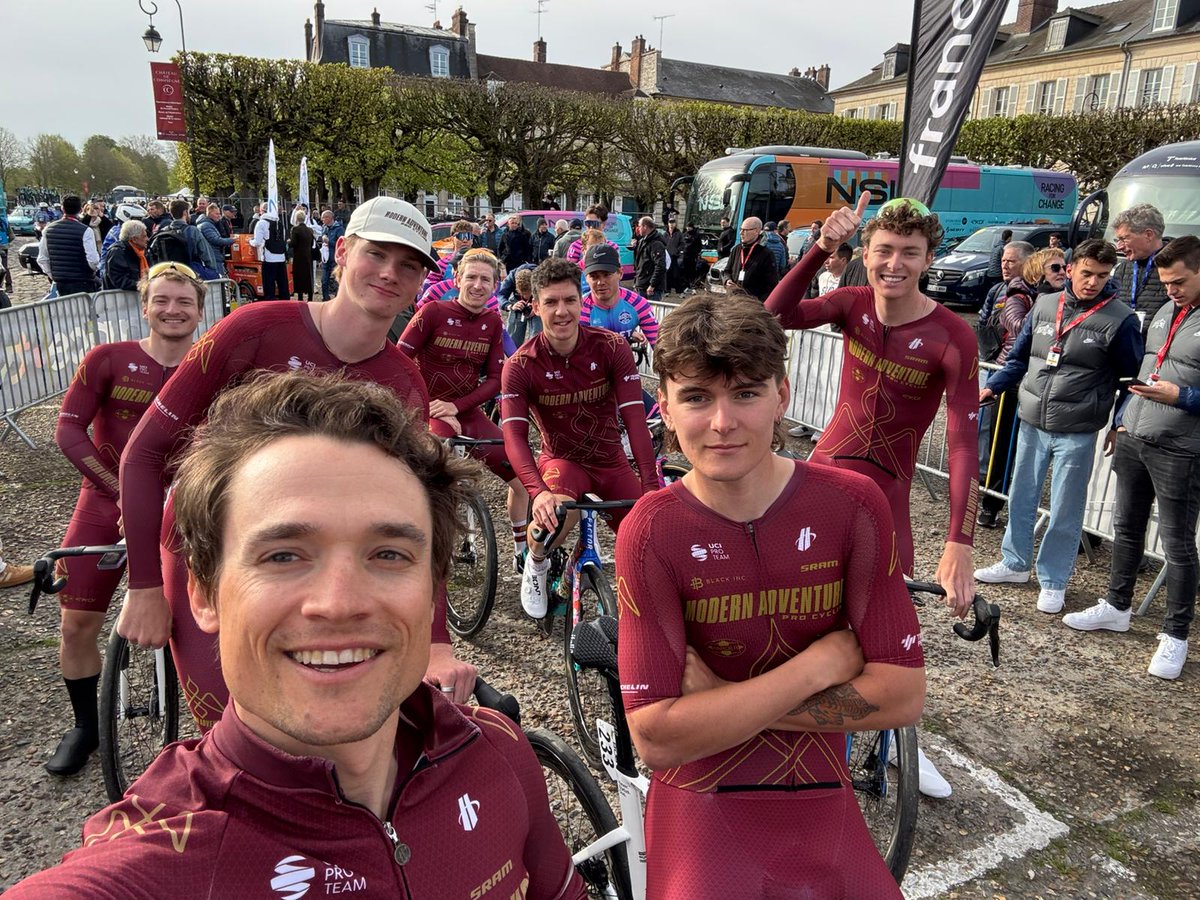 parisroubaix's tweet photo. 👶 The youngest rider of #ParisRoubaix 2026 is part of the Modern Adventure team: 🇺🇸 Ezra Caudell, who's only 19 years old!

🤳 @maprocycling aura dans ses rangs le plus jeune coureur de l'édition 2026 : 🇺🇸 Ezra Caudell, 19 ans ! https://t.co/r4M3l854ds