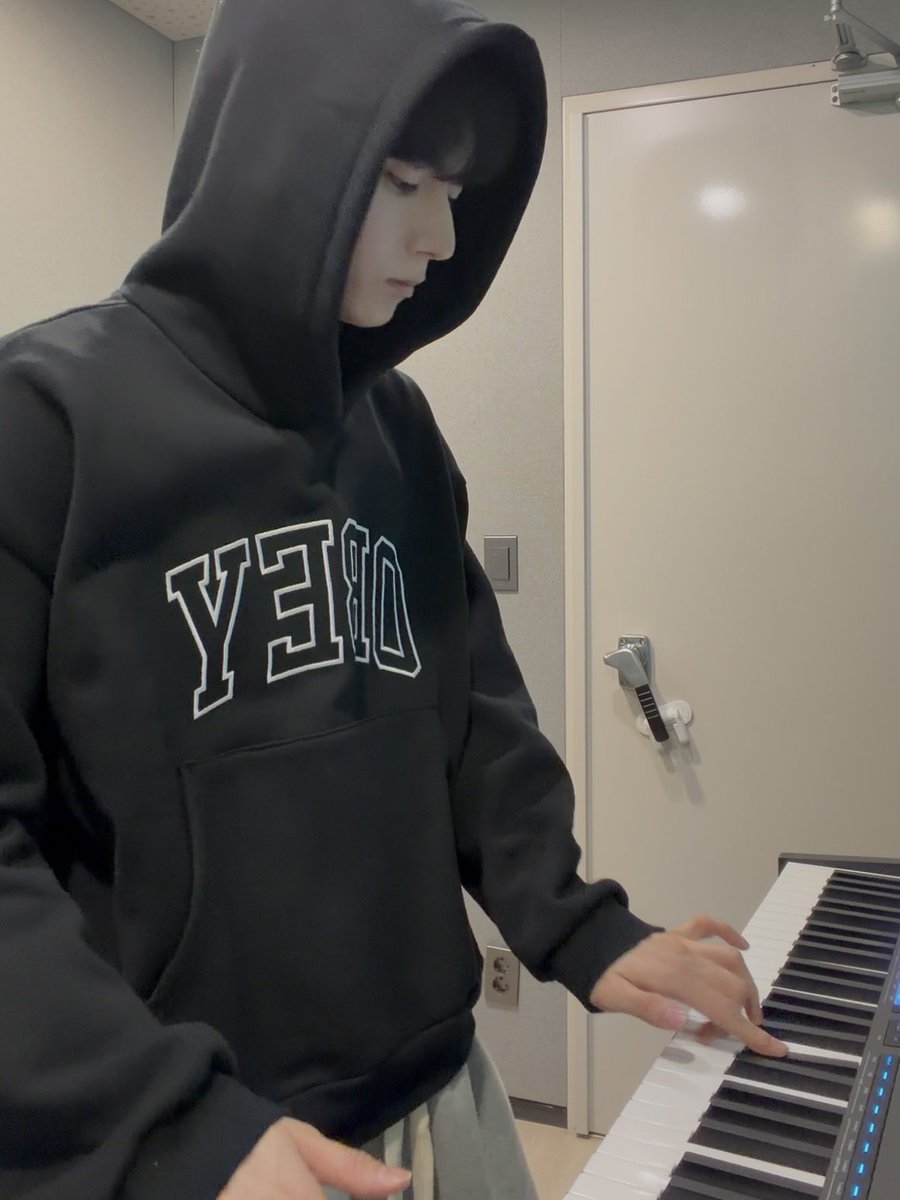 Xdinary Heroes tweet media