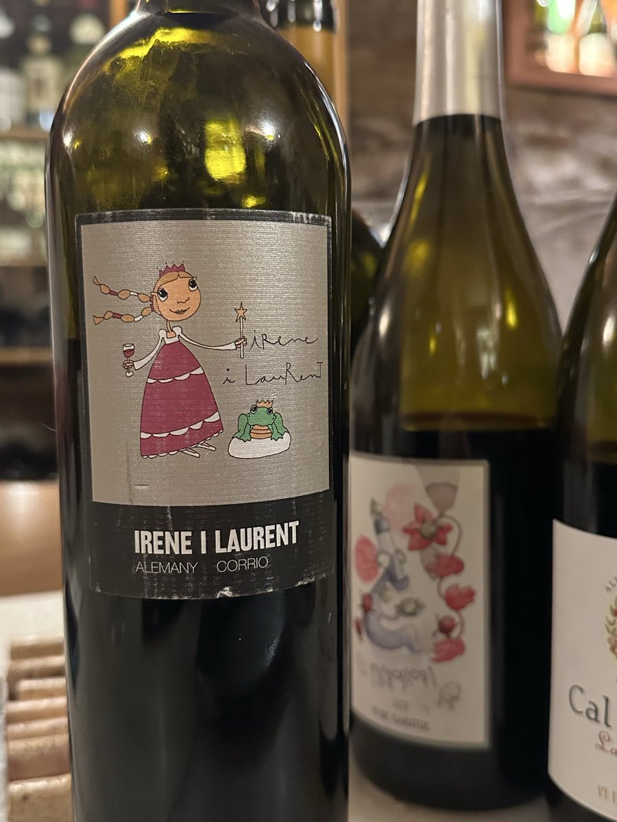 _juanjo82_'s tweet image. 🏰 Vila Viniteca 75 aniversario
🍷 Alemany i Corrió 
🗺 #dopenedes
🍇 #cariñena

🎯 Expresivo y complejo, con predominio de fruta negra madura (ciruela, mora) que se integra con elegantes notas terciarias de cuero, tabaco y sotobosque.