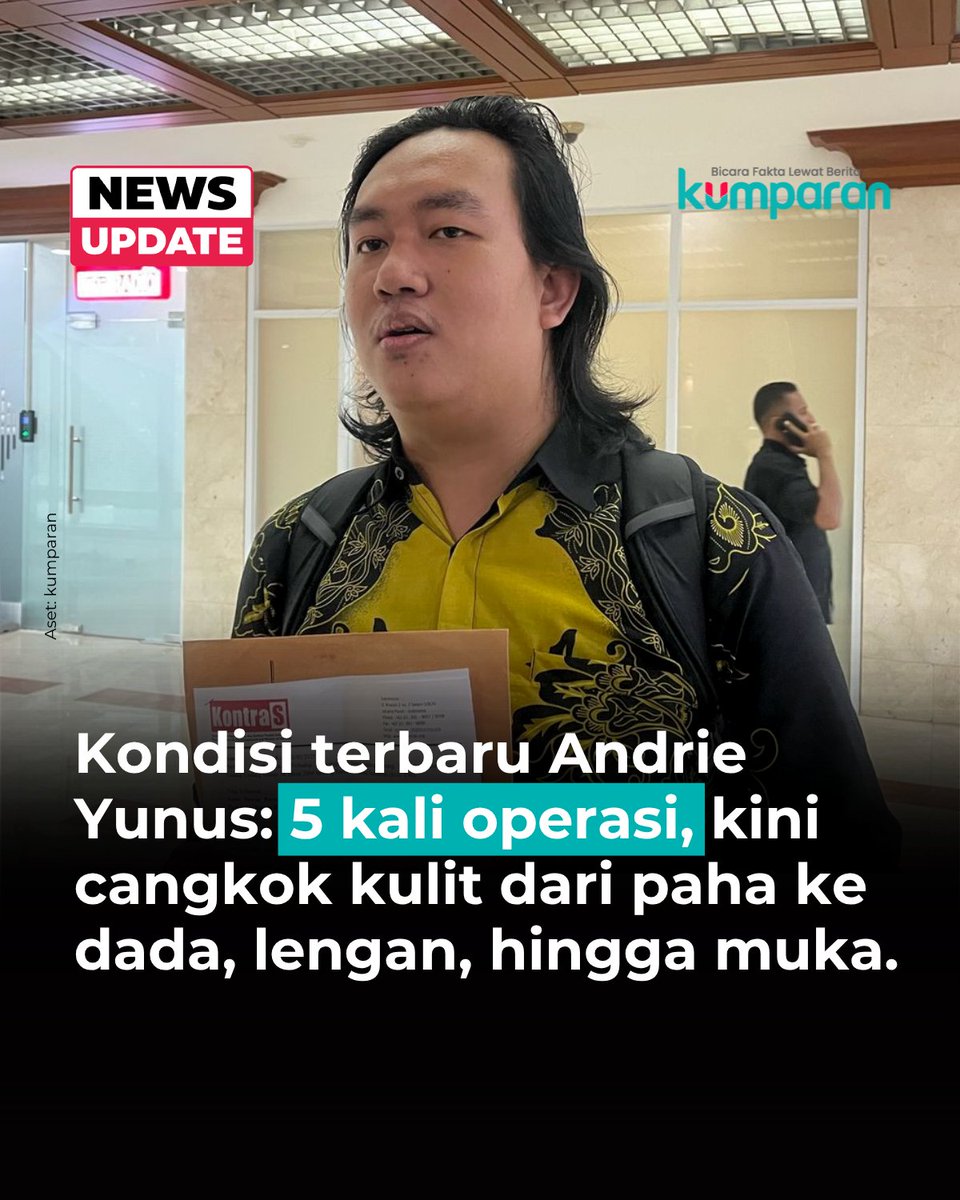 kumparan's tweet photo. Wakil Koordinator KontraS, Andrie Yunus, telah menjalani operasi sebanyak lima kali imbas penyiraman air keras yang menimpanya pada Kamis (12/3). Operasi kelima dijalani Andrie pada Selasa (7/4) lalu.

Anggota Tim Advokasi Untuk Demokrasi (TAUD), Fatia Maulidiyanti, mengatakan operasi kelima yang dijalani Andrie untuk bagian kulit dan matanya.

Hingga saat ini Andrie masih dirawat secara intensif di ruang High Care Unit (HCU) RSCM. KontraS mengungkapkan bahwa akibat kondisi Andrie yang demikian, ia belum bisa dijenguk oleh siapa pun.

Sementara itu, kasusnya kini telah dilimpahkan oleh Puspom TNI ke Oditur Militer. Adapun empat tersangka telah disebut oleh Puspom TNI sebagai pelaku, namun TAUD menduga setidaknya ada 16 pelaku.

📸: Dok. kumparan.

Baca selengkapnya dengan klik link di bio. Cari tahu berita update lainnya dengan download aplikasi kumparan di App Store atau Google Play.⁠

📝: newsupdate | update | news | oneliner | R176 | E018

#bicarafaktalewatberita #kumparan