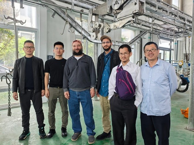 Hongwen_Machine's tweet image. We were honored to host a key U.S. partner at Hongwen Machinery this week. After touring our manufacturing workshop and a modern hygiene plant, we’re now negotiating a massive turnkey cattle slaughterhouse in U.S.A.
#MeatProcessing #NewYorkBusiness  #CattleAbattoir  #USDA