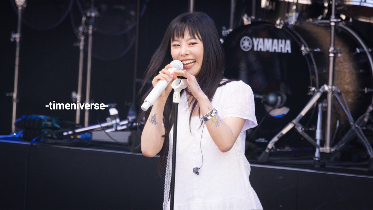 timeniverse tweet media