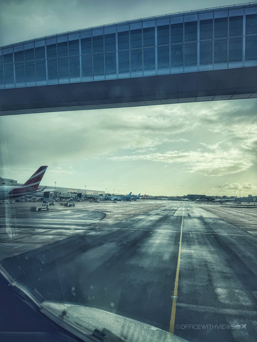 officewithviews's tweet image. “Left clear, right clear, top clear “😉 , good morning #gatwick✈️