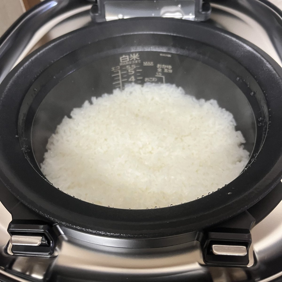 あいみん tweet media