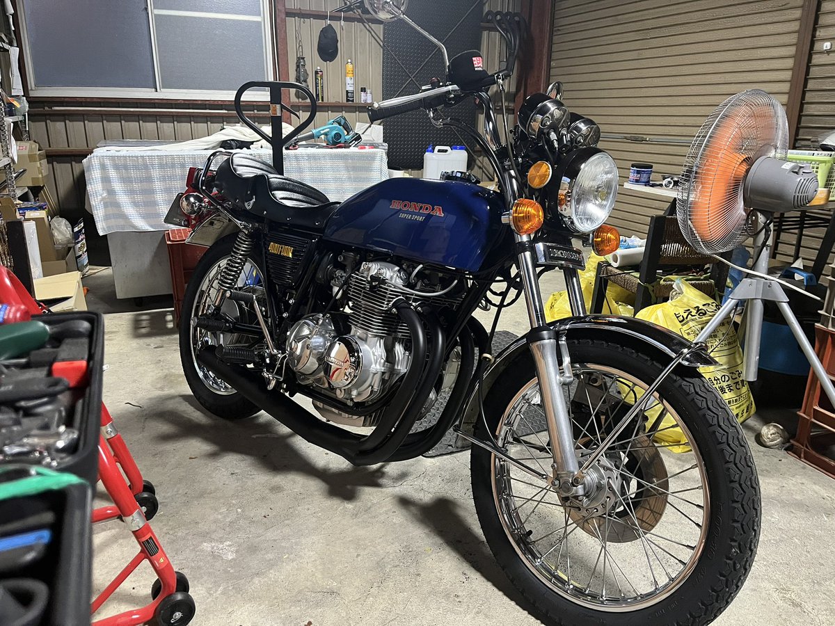 nashioji's tweet photo. 車検ついでにヘッドライトをマーシャル＆LEDにしてもらったり、ヨシムラマフラーがうるさかったのでMRSマフラーにグレードダウンしてもらったり、シート交換したり、ブルーマジックで磨いたりと日々楽しくやってます。 https://t.co/Jt7kVQvhFe