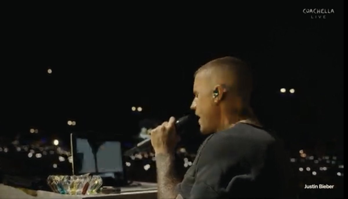 Imagine paying thousands of dollars to go see Justin Bieber use his MacBook to tee up video snippets on YouTube  and sing  over top of them. Like WTF here? #Coachella