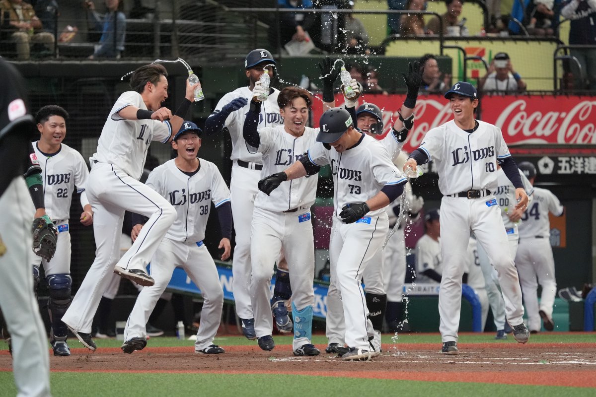 lions_official's tweet photo. #れおほー！サヨナラ勝利✨

#seibulions #打破 #圧倒的至近距離 #プライドシリーズ https://t.co/abRJt6QCB3