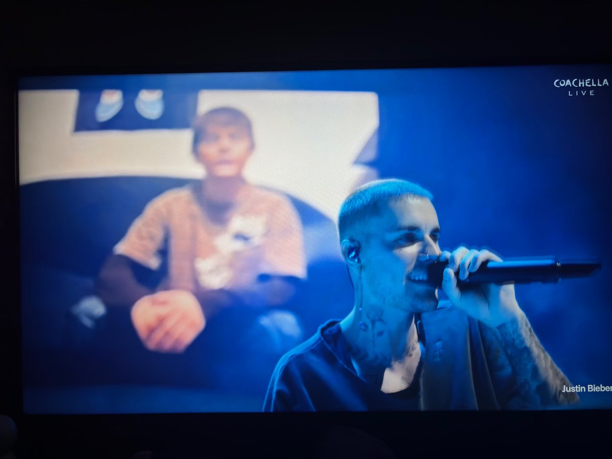 Carolinesg's tweet photo. Me la hiciste Justin, me la hiciste 🥹💜
@justinbieber 

#Bieberchella2026
#Coachella https://t.co/qSgTkjVk1Y