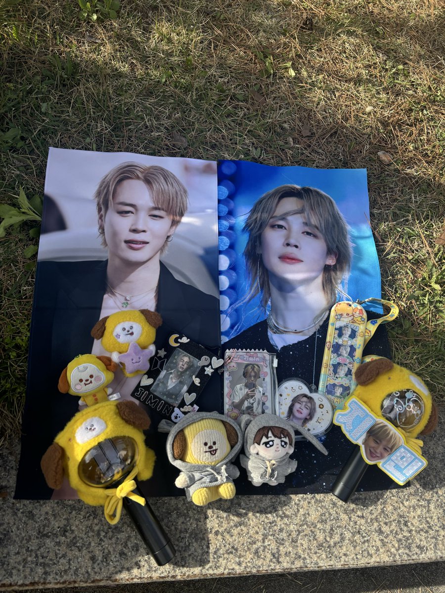 chacopan10's tweet photo. コヤンのライブ会場で💜
持ってるものがこんなに一緒なArmyさんと偶然出会えるの、嬉しい😊 https://t.co/p1JwkjO9wB