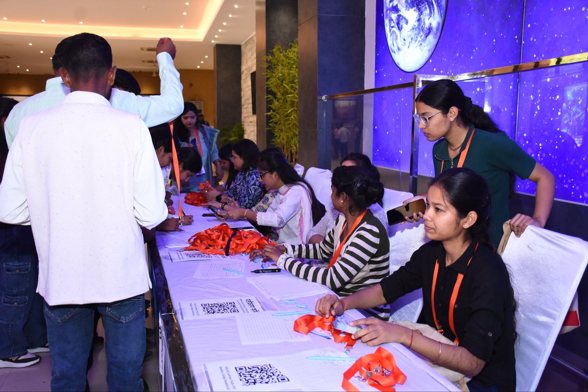 mybharat_up's tweet photo. Stage is set- A wave of young women rises with courage and purpose, ready to make their mark.
Nari Shakti Viksit Bharat Ki Aawaz lStrengthening Inclusive Democracy.
@MYBharatHQ @mansukhmandviya @PriyankaJShukla @khadseraksha @YASMinistry 
#NariShaktiVandan #MYBharat https://t.co/lYu7uctO6Z