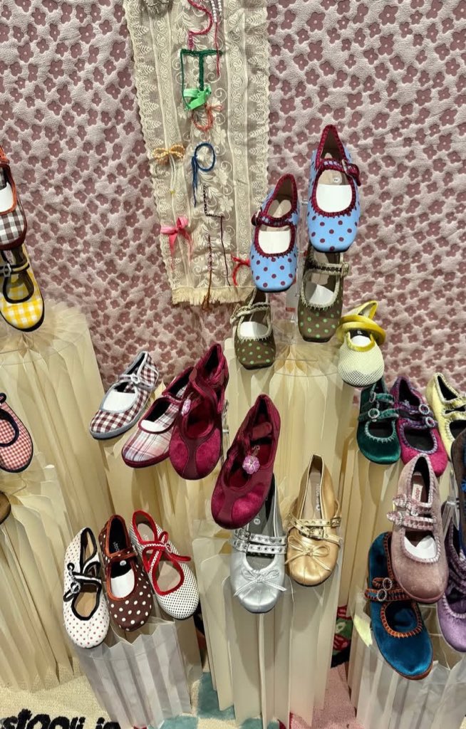 camyeela's tweet photo. KO TOKO FOOTWEAR SE LUCU INI BELUM BEGITU BOOMING YAA??!!

toko ini rame di malaysia dan singapore, eh ternyata ada juga di indonesia pas scroll LAH KO LUCU LUCU SII😫😭 https://t.co/ERjNbAUQEy
