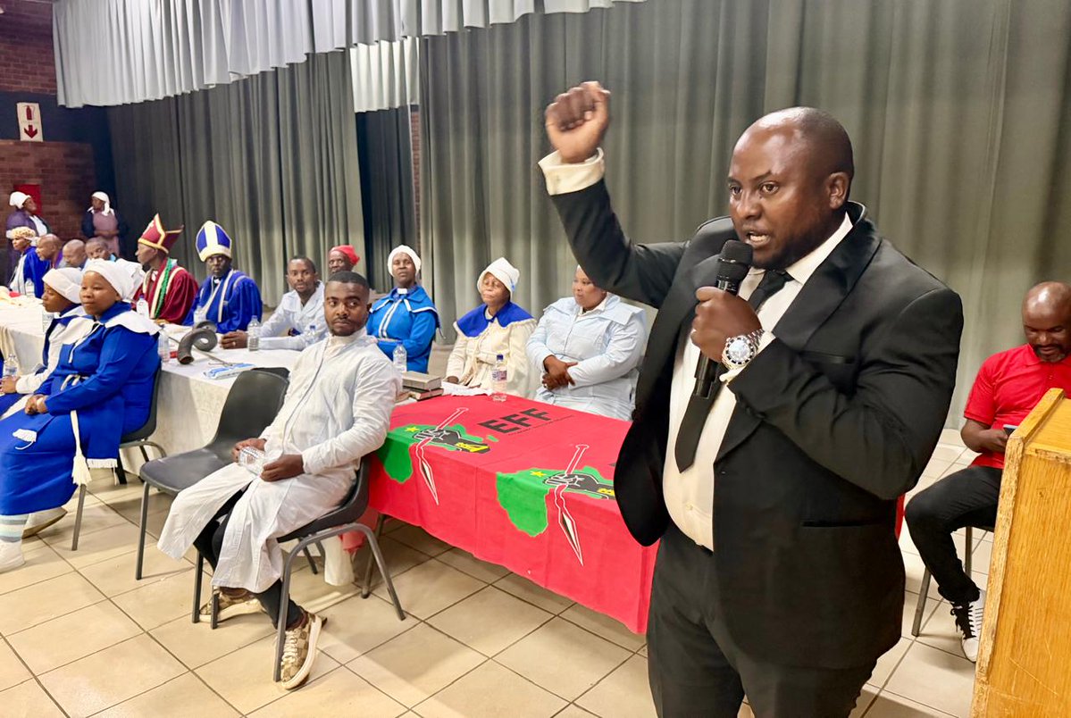 EFF_Limpopo's tweet image. ♦️In Pictures♦️

The EFF Limpopo Provincial Chairperson, Lawrence Mapoulo, together with Polokwane Elections Coordinator, Fighter Thapelo Rakoma, addressed congregants during a night prayer held at Westenburg Hall in Polokwane last night.