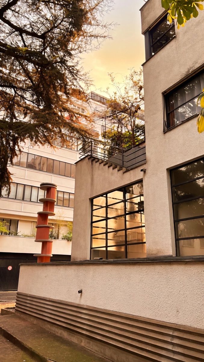 avocat_doria's tweet image. Visite du quartier #MalletStevens à #Paris16 … quelle leçon d’architecture #ArtDeco !
[remercions Grok pour le ☀️ ajouté sur ces clichés car la visite s’est faite sous le crachin 🙊]