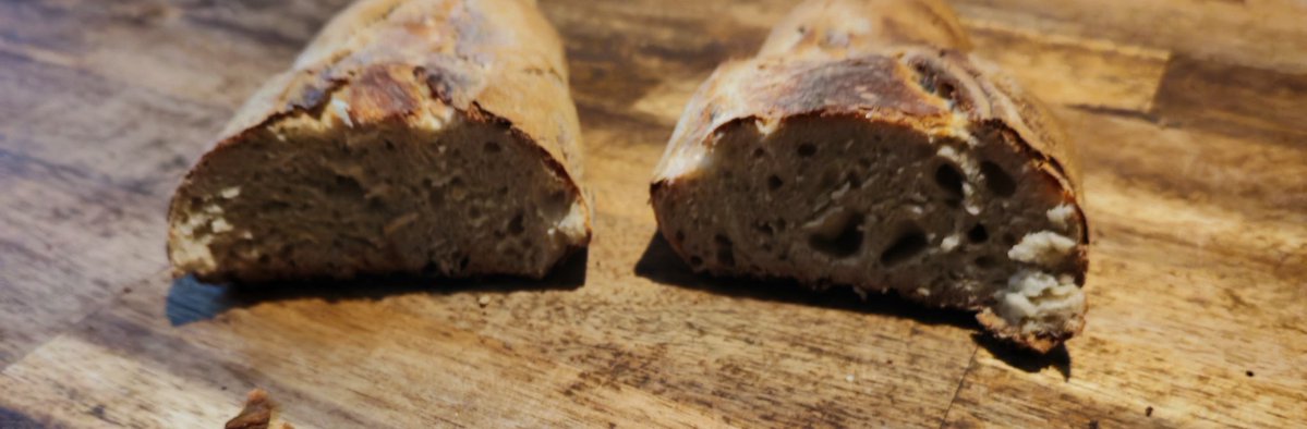 Mon pain du dimanche, fait avec mon levain à moi, ce n'est pas le meilleur du monde, mais si quand même 🙂