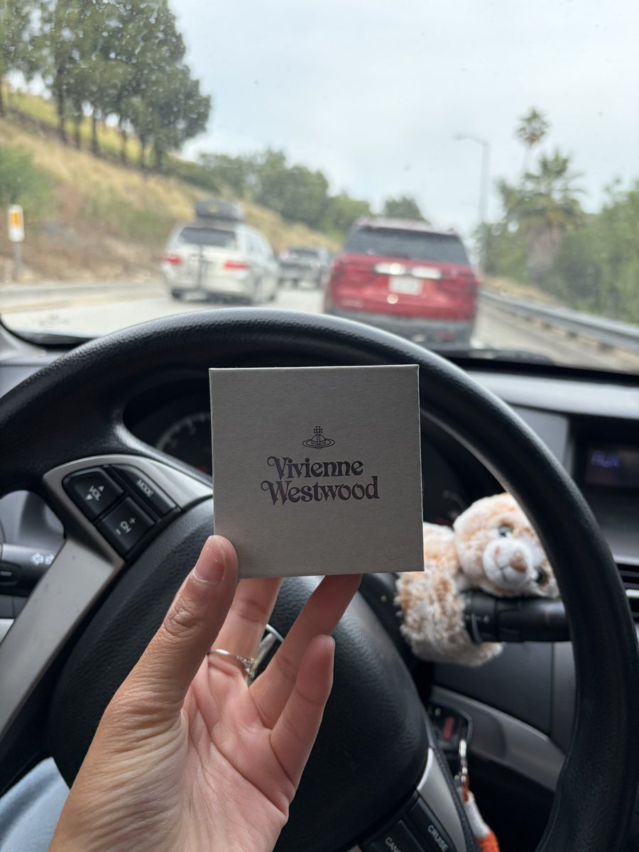 leora ♱ tweet media