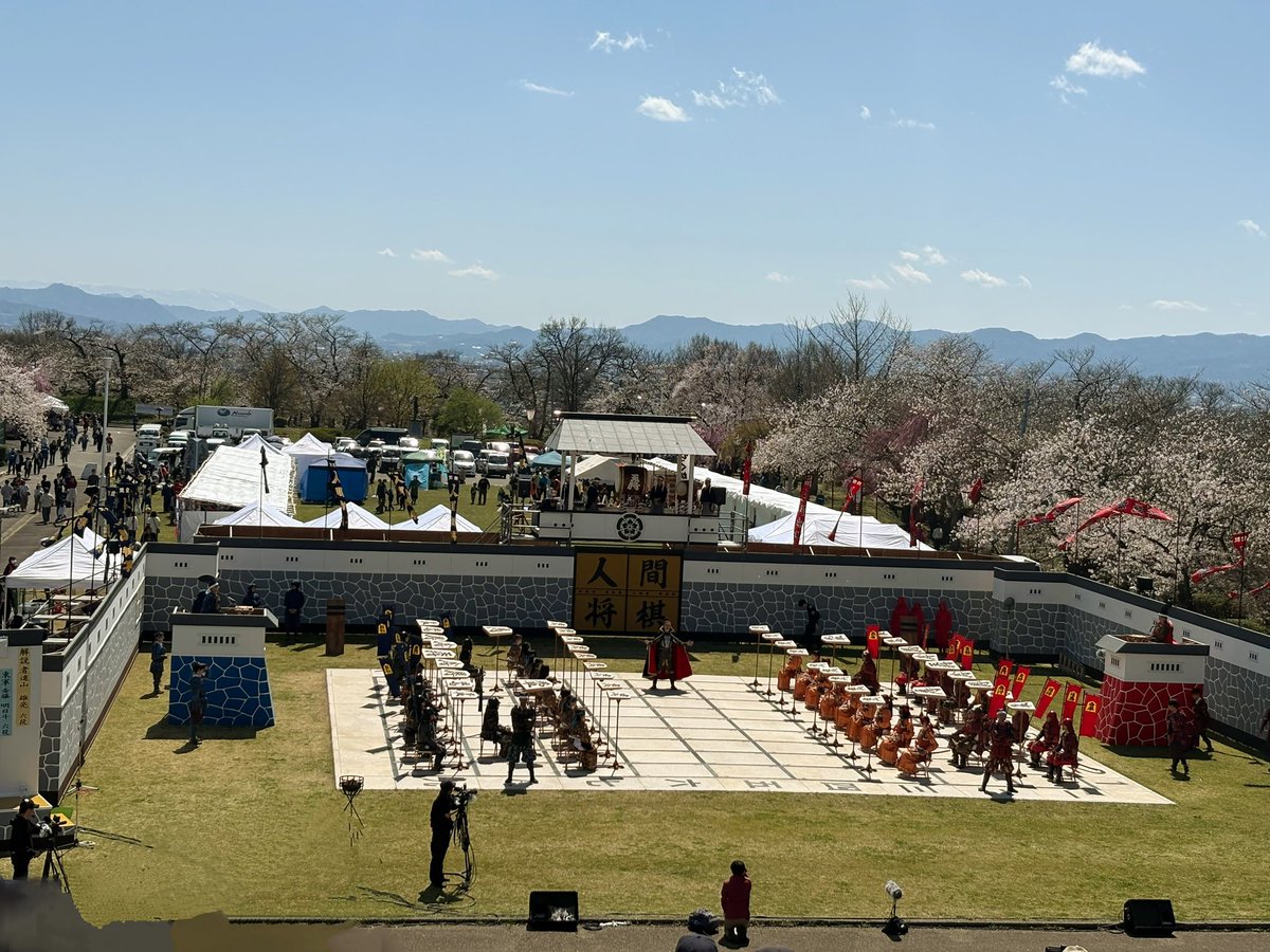 loro7777's tweet photo. 人間将棋！
すごいゆったりしたお祭りでよかった🥰
あと、桜がものすごい綺麗で🌸
今年ゆっくりお花見できてなかったから、嬉しい♡

2泊3日のショートトリップだったけど、楽しかったなぁ✨ https://t.co/Wzi4kt7LTC
