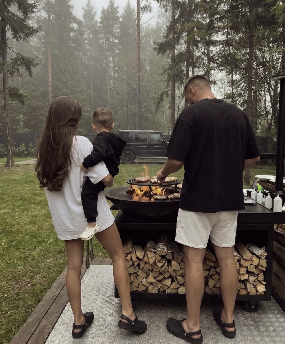 İyi olacağız birlikte pazar kahvaltıları yapacağız birlikte sakin şarkılar dinleyeceğiz, yüzümüze pembelik gelecek.