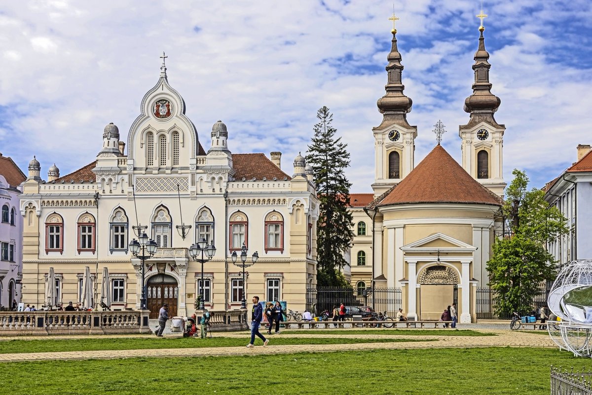 liliana_dorina's tweet photo. #Timișoara #Romania 
#UnionSquare 
📷#CanonEosRP 
Hristos Is Reisen 
Blessed Easter  To My Orthodox Friends 🙏
Happy Sunday To All ❤️ https://t.co/u0YNfXc9j4