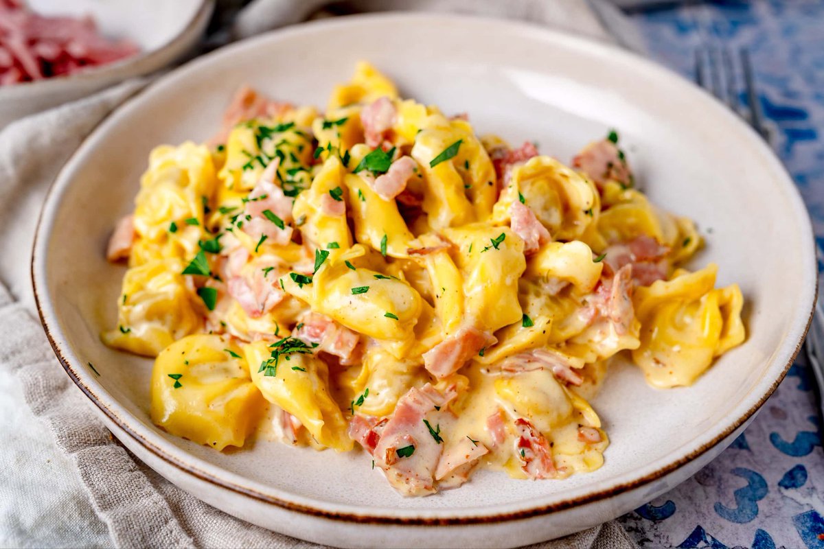 mortifm's tweet photo. @amagicmantv Tortellini panna e prosciutto (Ham and Cream) https://t.co/3zFdf0Z0Jg
