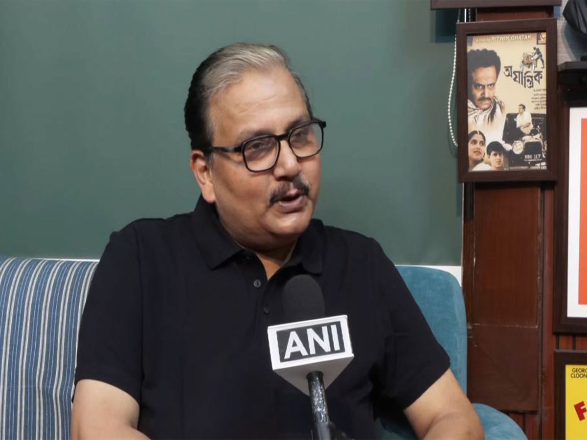 ani_digital's tweet photo. "Why did we waste 30 months?”: RJD MP Manoj Jha slams Centre on ‘special sitting’ on Women’s Reservation Bill discussions
Read @ANI Story | https://t.co/LVmdlVJUQh
#ManojJha #WomenReservationBill #PMModiLetter #KhargeLetter https://t.co/nk4Zmyy2Sr