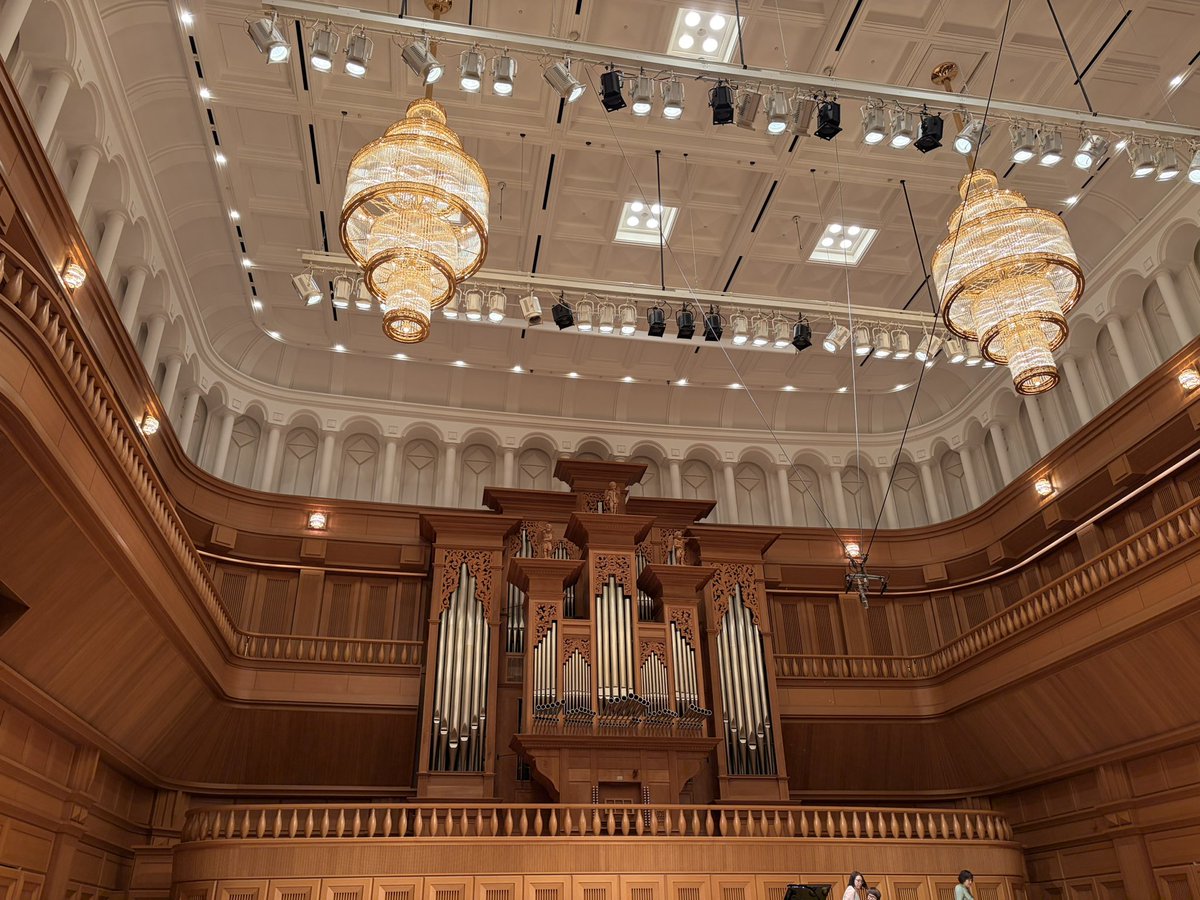 flayaka_1019's tweet photo. 昨日、岐��のサラマンカホールにてジョイントコンサートに参加しました♬
家族の協力のおかげで岐阜に向かえ、温かい皆さんと同じステージに立ち歌うことが出来たことに本当に感謝😭
ステージを一つ終えるたびに、合唱って楽しいな〜といつも思う💭 https://t.co/EIPagsMW36