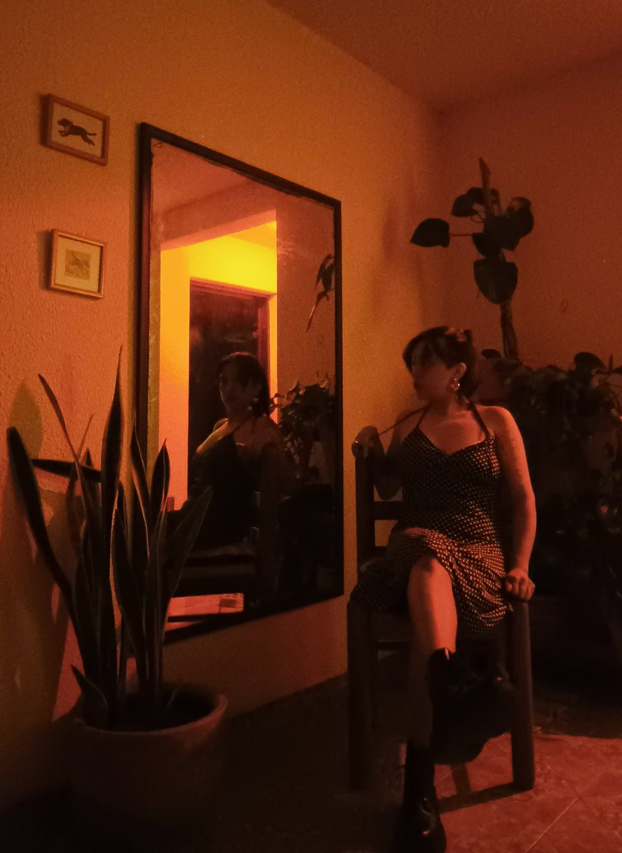 - Nadie:
- Nadiesote:
- Priscila regresando de bailar con aprox 10 caballeros del barrio de Tepito: