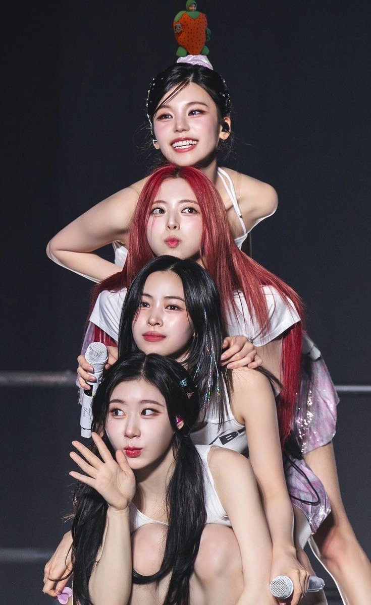 itzy pics tweet media