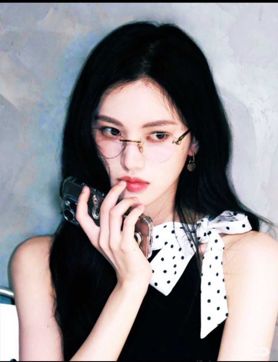 CdramaBloom's tweet image. 🍉 IQIYI suspense romance drama #TheLeadingStars 

Adapted from the novel of same name by Tao Tao Yi Lun

Rumored Cast: #ZhaiXiaowen #ShenYujie 

Filming: May

The story centers on fate, buried truth, and human connection forged through loss.